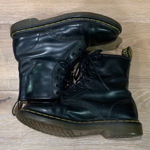 Used black shiny 8 eye hole Doc Martens